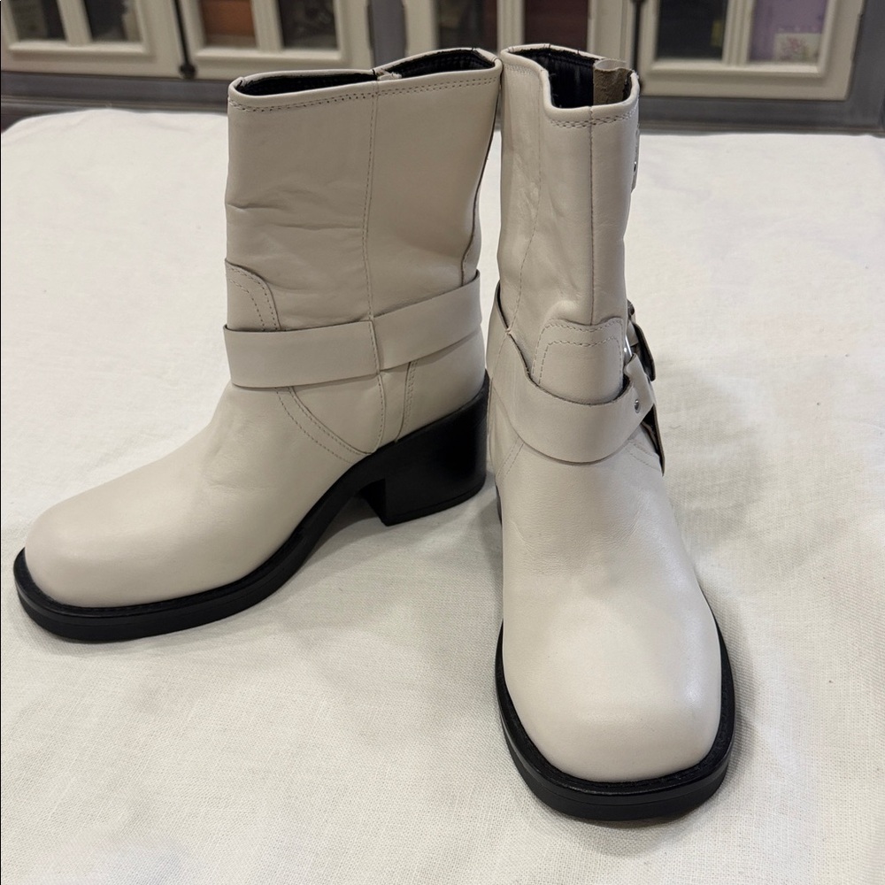 Kenneth Cole Cream Leather Ankle Booties with Black Sole